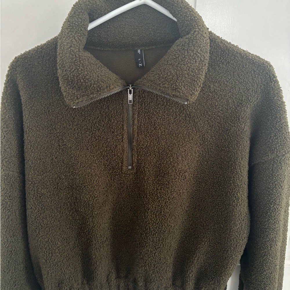 Women’s cropped Olive Fleece Sweater, Size Large